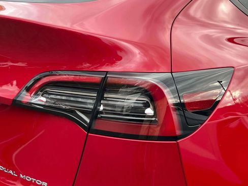 Used 2021 Tesla Model Y Long Range image 13