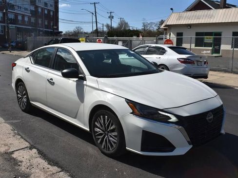 Used 2025 Nissan Altima 2.5 SV image 4
