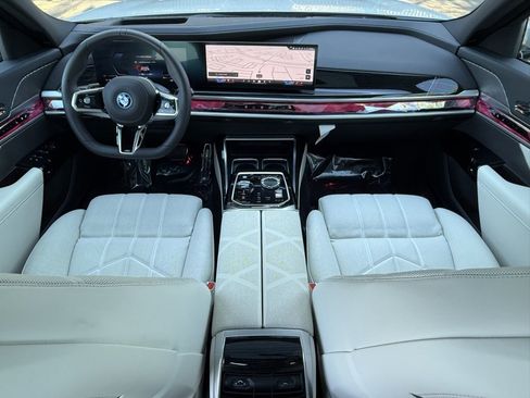 Used 2025 BMW i7 eDrive50 w/ M Sport Package image 32