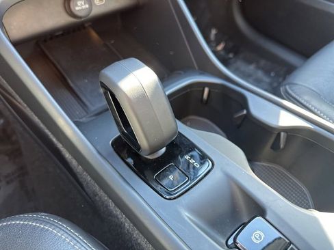 Certified 2025 Volvo XC40 B5 Core image 19