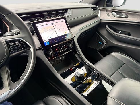 Used 2023 Jeep Grand Cherokee Overland w/ Luxury Tech Group IV image 29