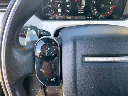 Used 2018 Land Rover Range Rover Velar R-Dynamic SE image 24