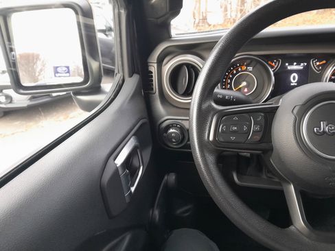 Used 2022 Jeep Gladiator Sport image 15