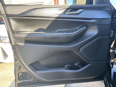 Used 2024 Jeep Grand Cherokee Altitude image 18