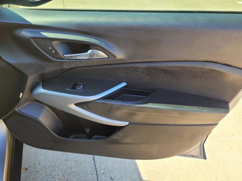 Used 2025 Chevrolet Trax LS w/ LS Convenience Package FWD image 7