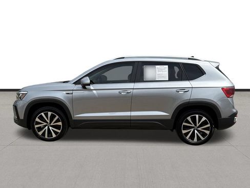 Used 2024 Volkswagen Taos SE FWD image 8