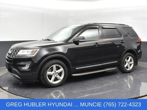 Used 2017 Ford Explorer XLT w/ Equipment Group 202A AWD/4WD image 10