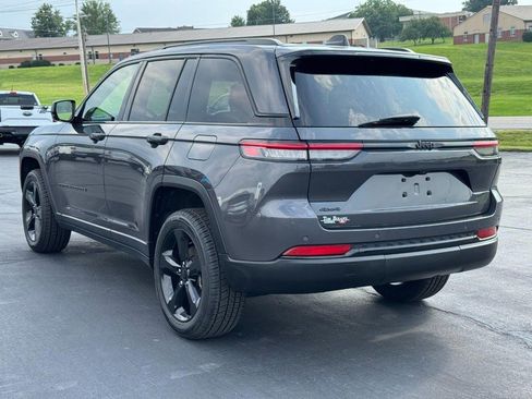 Used 2023 Jeep Grand Cherokee Altitude AWD/4WD image 6