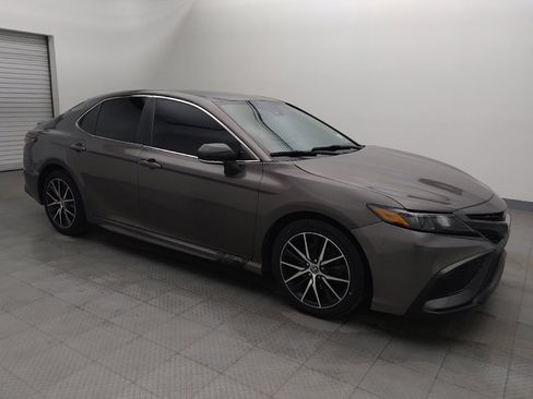 Used 2022 Toyota Camry SE image 11