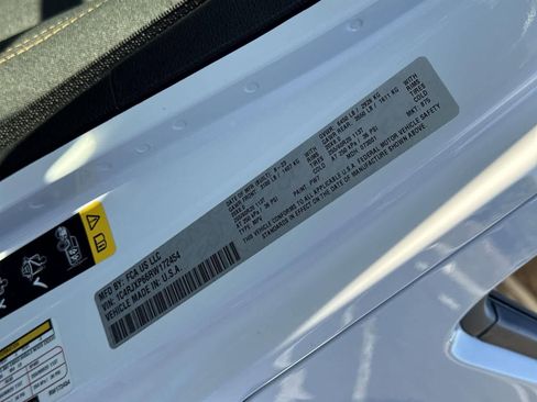 Used 2024 Jeep Wrangler Sahara image 7