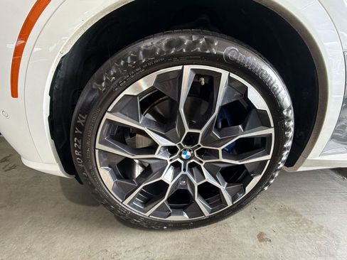 Certified 2024 BMW X7 xDrive40i w/ M Sport Package AWD/4WD image 7