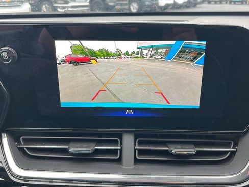 Used 2025 Chevrolet Trax ACTIV w/ Sunroof Package FWD image 16