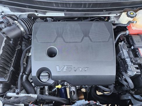 Used 2022 Chevrolet Traverse RS image 36