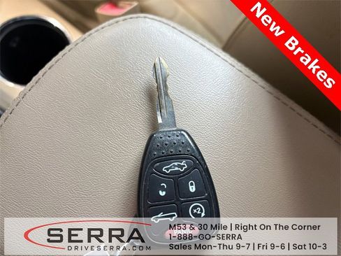 Used 2011 Chrysler 200 Limited image 17