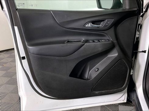 Used 2018 Chevrolet Equinox LT image 24