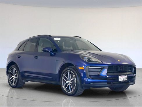 Used 2025 Porsche Macan image 10