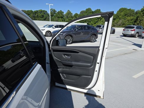 Used 2023 Honda Pilot Touring image 24