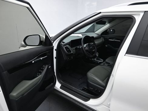 Used 2024 Kia Seltos SX w/ SX Sunroof Package AWD/4WD image 11
