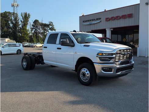 New 2026 RAM 3500 Tradesman w/ Chrome Appearance Group image 7