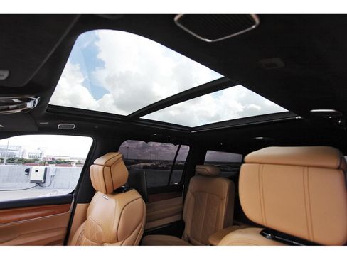 Used 2022 Jeep Grand Wagoneer Series III w/ Rear Seat Video Group 1 AWD/4WD image 28