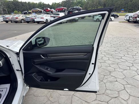 Used 2021 Honda Accord Touring image 16