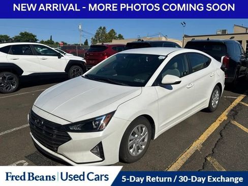 Used 2019 Hyundai Elantra SE FWD image 2