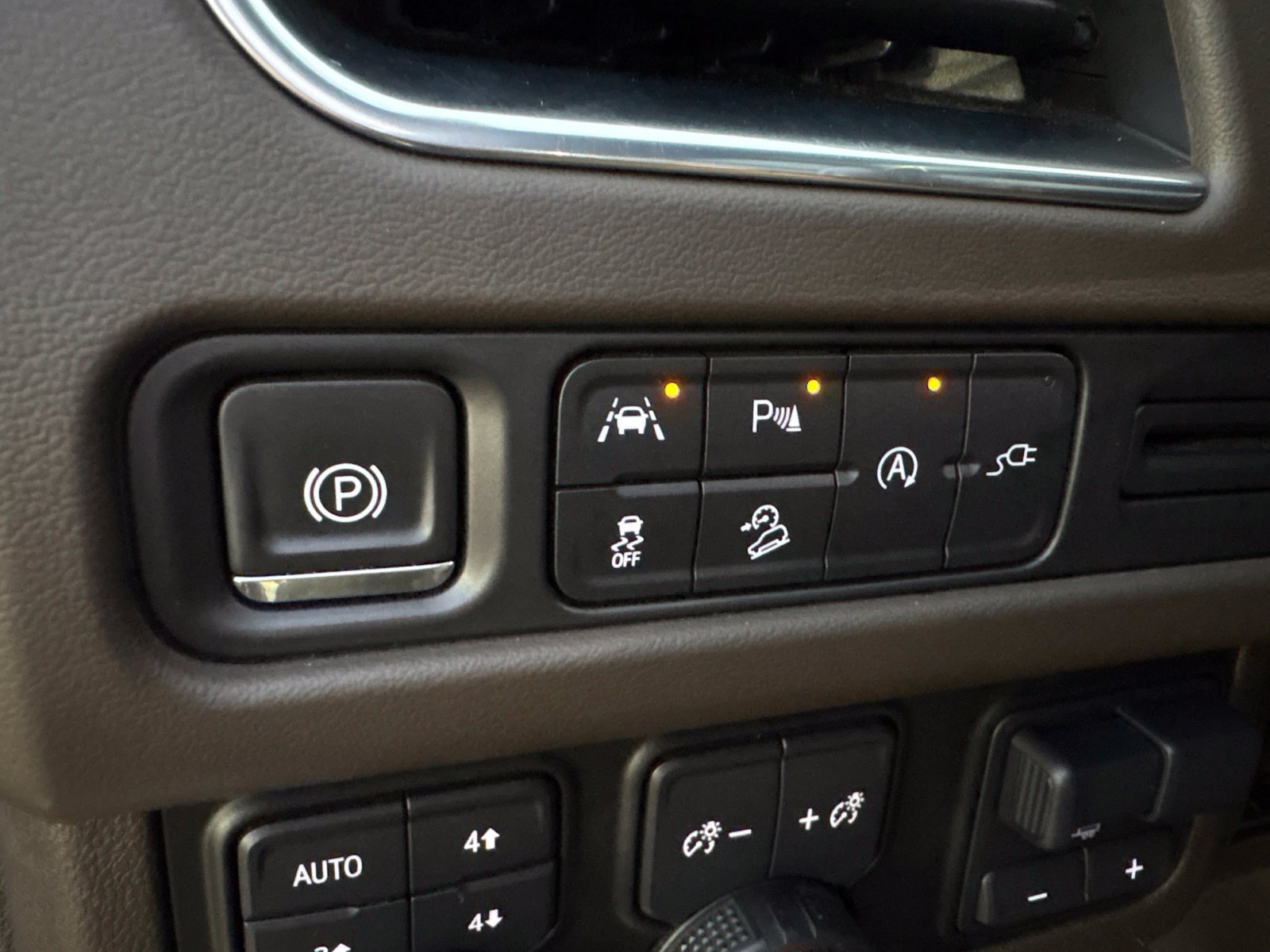 Used 2021 Chevrolet Tahoe Z71 w/ Z71 Signature Package AWD/4WD image 15