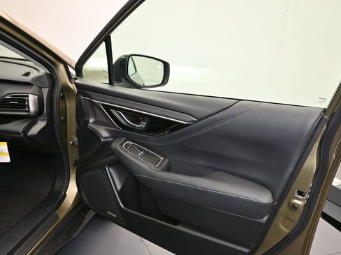 Used 2023 Subaru Outback Limited image 32