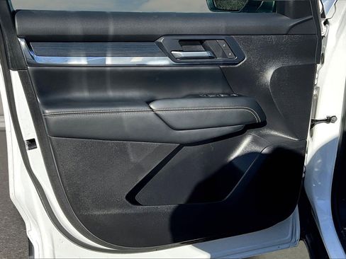 Used 2025 GMC Terrain Elevation image 12