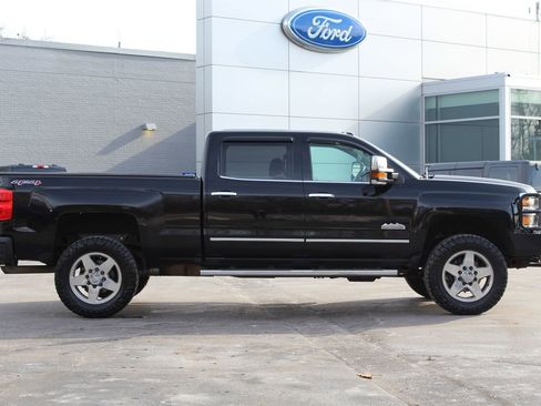 Used 2017 Chevrolet Silverado 2500 High Country image 8