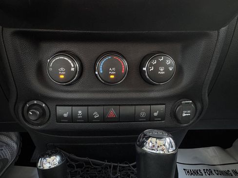 Used 2015 Jeep Wrangler Unlimited Sahara w/ Dual Top Group AWD/4WD image 22