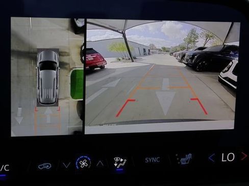 Used 2024 Chevrolet Traverse LT image 16