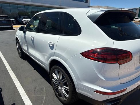 Used 2017 Porsche Cayenne Platinum Edition AWD/4WD image 4