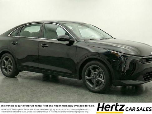 Used 2025 Kia K4 LXS image 1