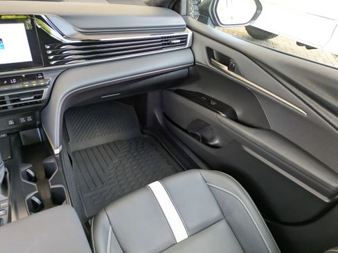 Used 2025 Toyota Camry SE FWD image 17