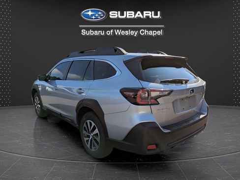 Used 2025 Subaru Outback Limited AWD/4WD image 6