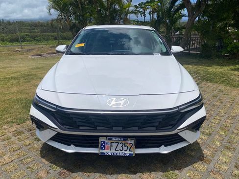 Certified 2024 Hyundai Elantra Limited FWD image 2
