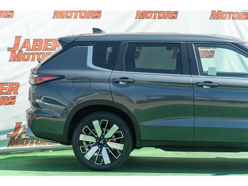 Used 2025 Mitsubishi Outlander AWD image 16