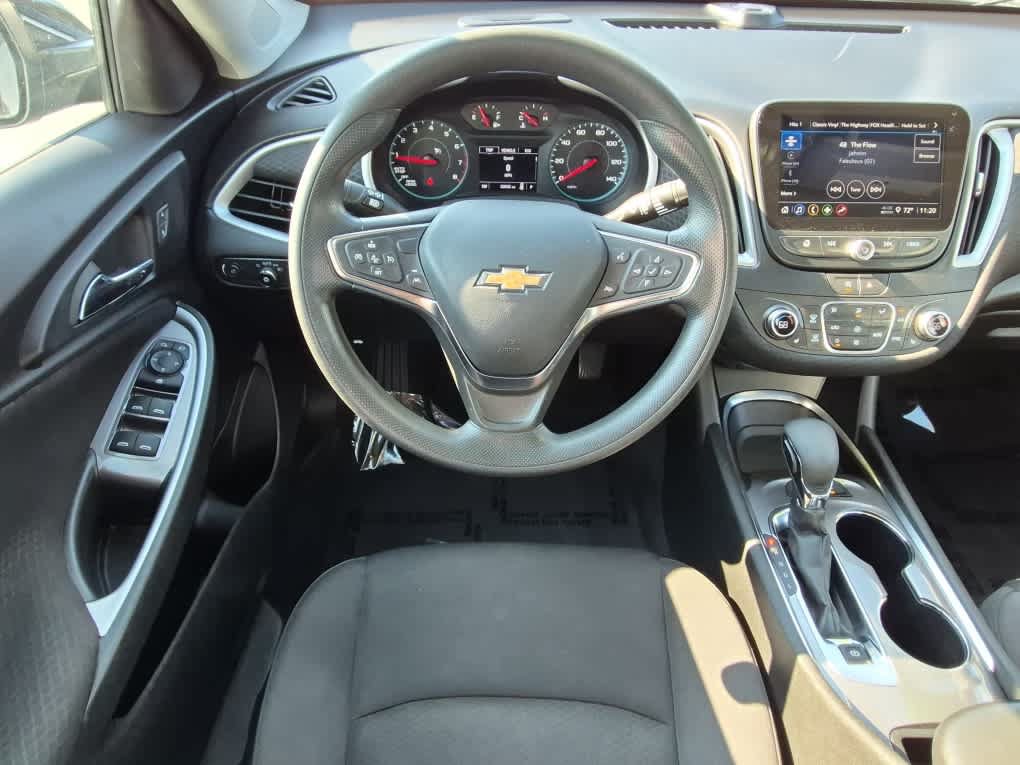 Used 2025 Chevrolet Malibu LT FWD image 9