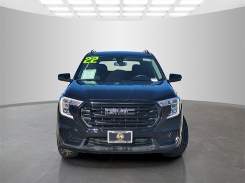 Used 2022 GMC Terrain SLE w/ Driver Convenience Package image 2