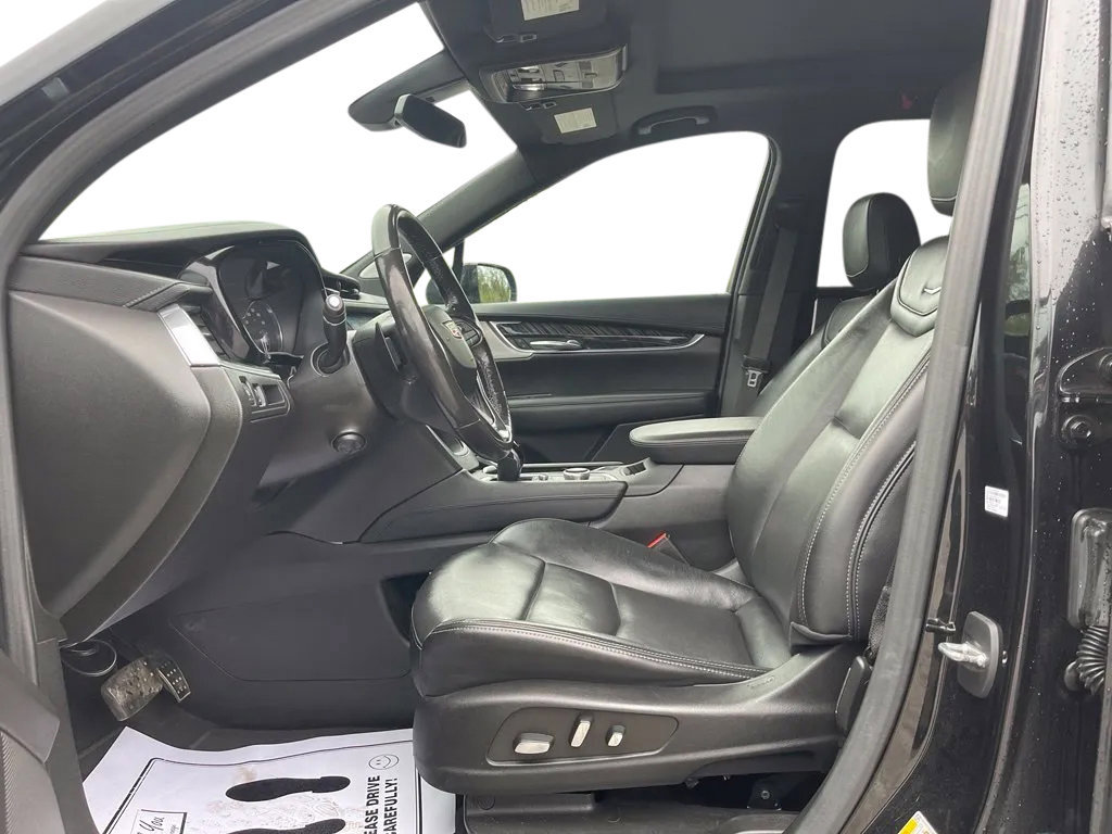 Used 2023 Cadillac XT6 Premium Luxury FWD image 14