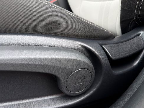 Certified 2023 Hyundai Venue SEL FWD image 17