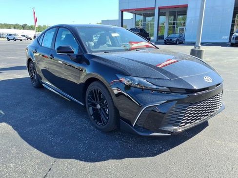 New 2026 Toyota Camry SE FWD image 1