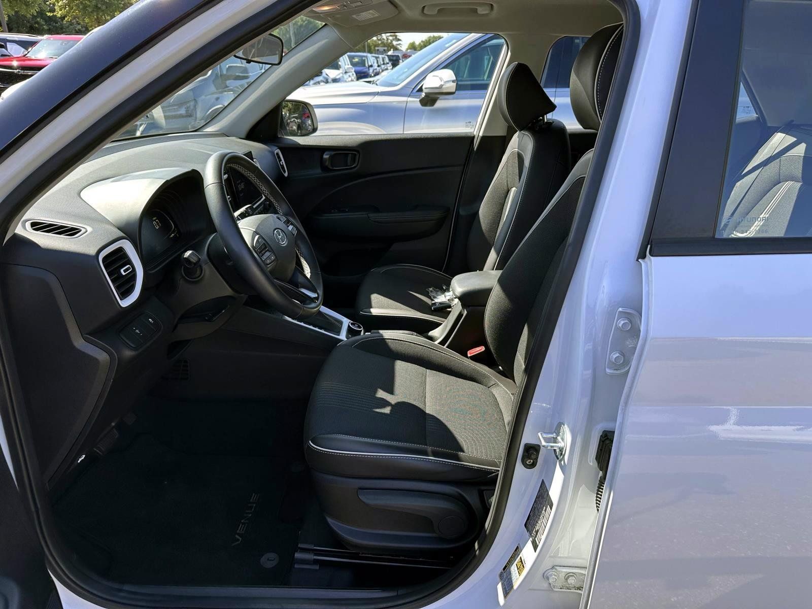 Used 2023 Hyundai Venue Limited w/ Cargo Package FWD image 11
