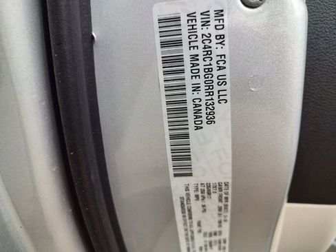 Certified 2024 Chrysler Pacifica Touring-L image 34