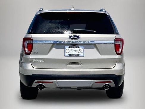 Used 2017 Ford Explorer XLT w/ Equipment Group 202A FWD image 6