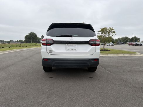 Certified 2024 Honda Pilot LX image 6