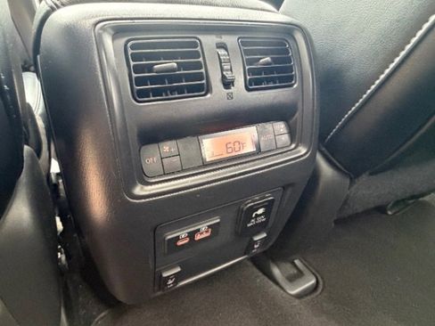 Used 2019 Nissan Pathfinder Platinum FWD image 14