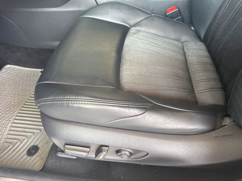 Used 2021 Toyota Venza XLE image 13