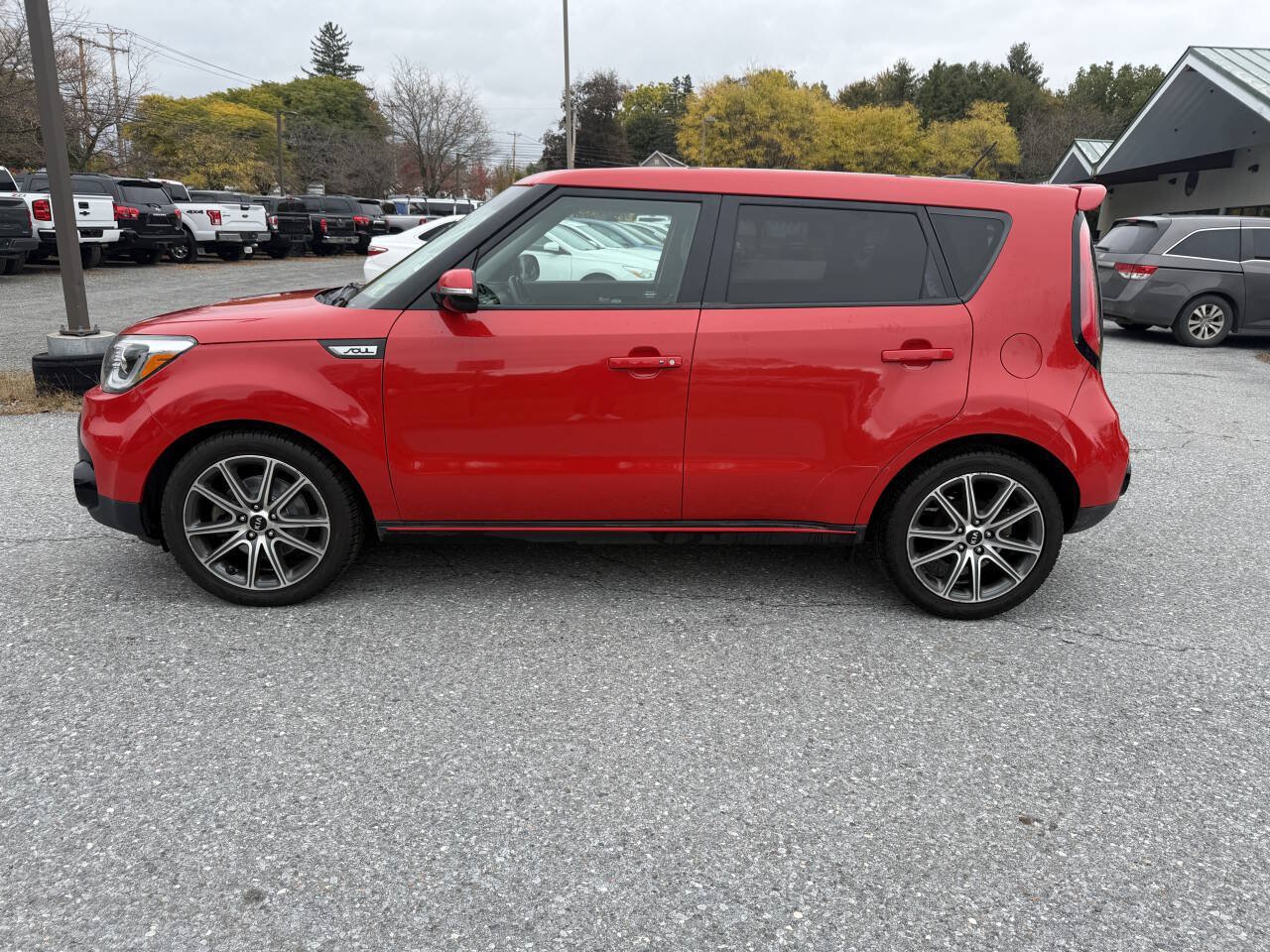 Used 2018 Kia Soul ! w/ Tech Package FWD image 2